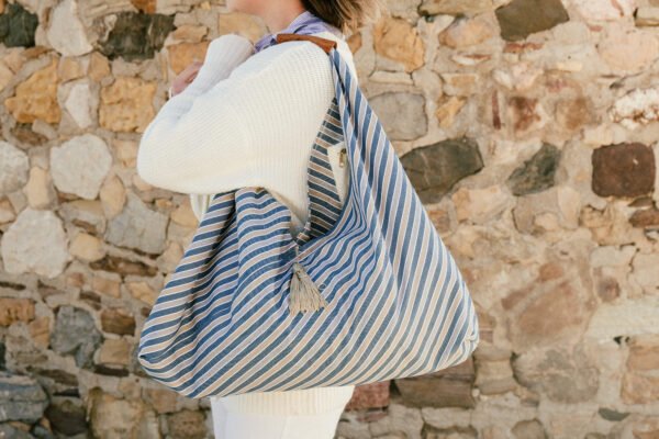 elolathikes tote bag