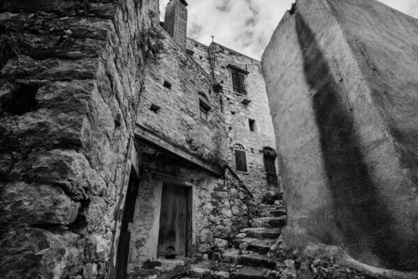 Whispers of Stone and Time - Tholopotami